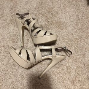 NUDE STEVE MADDEN HEEL
